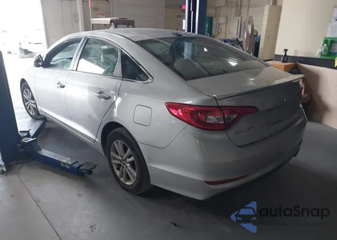 2017 Hyundai Sonata z USA, uszkodzony, nr VIN 5NPE24AF4HH563108